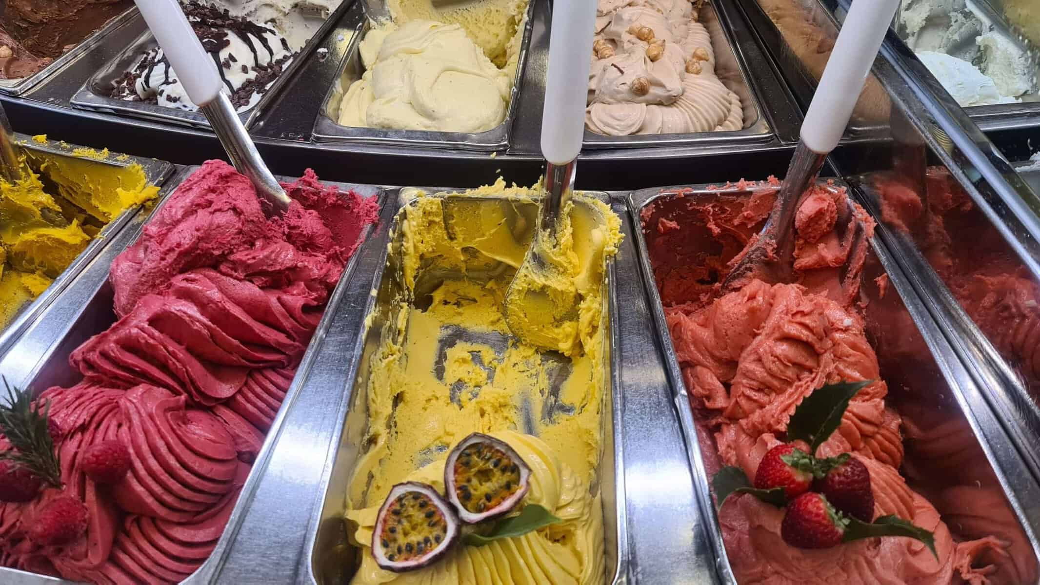 Tuscany san gimignano italy gelato tripilare 3