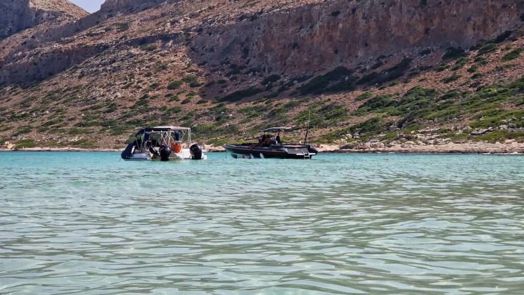 Speedboat that takes you from Falassarna beach to Balos black speedboat