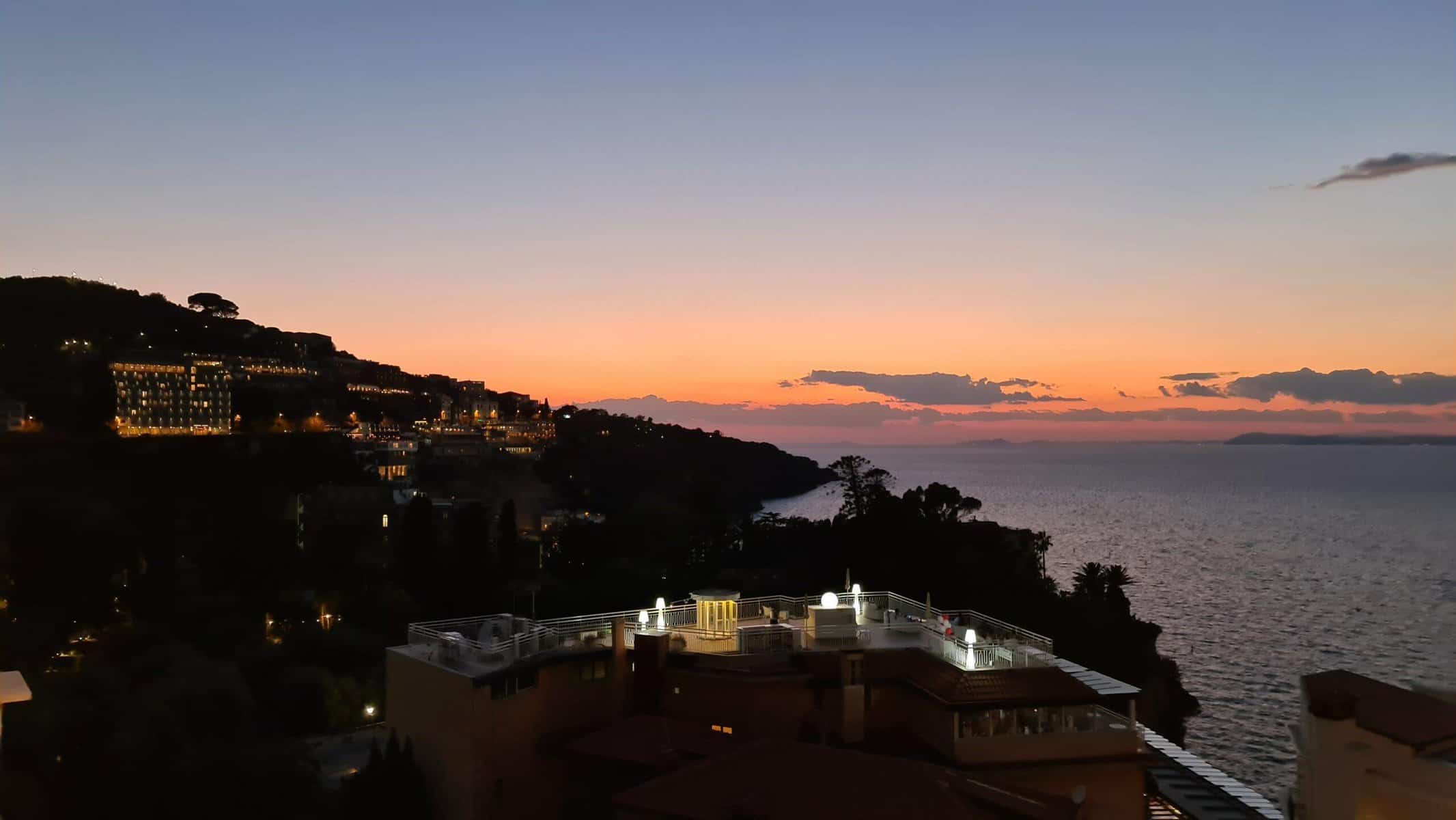 Sorrento restaurants with a view Terrazza Vittoria Restaurant Hotel Continental Sunset Sorrent 11