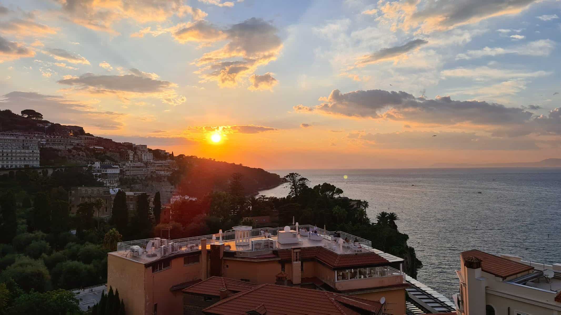 Sorrento restaurants with a view Terrazza Vittoria Restaurant Hotel Continental Sunset Sorrent 7